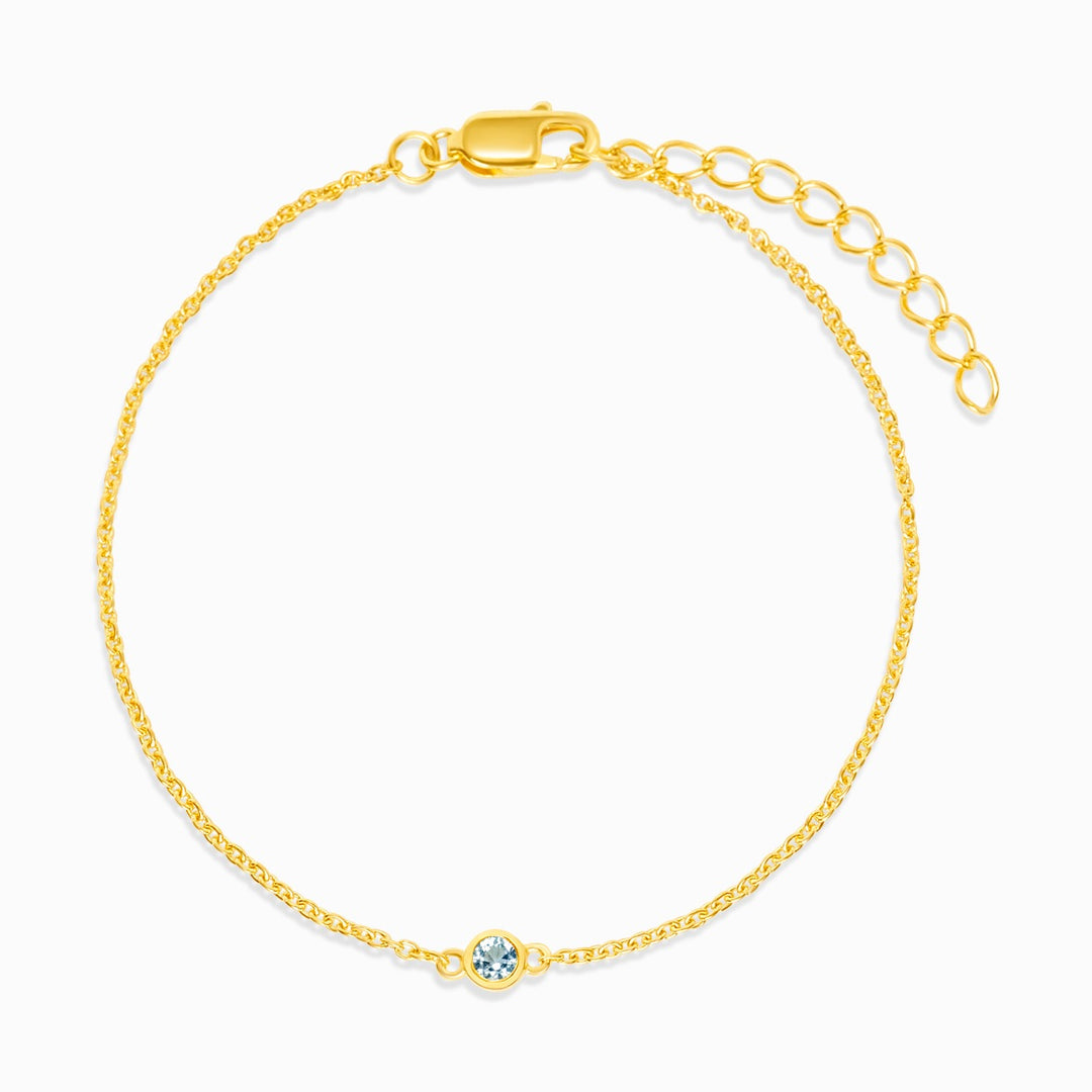 Topas smycken att bära som armband. Kristallarmband med blå Topas i guld.