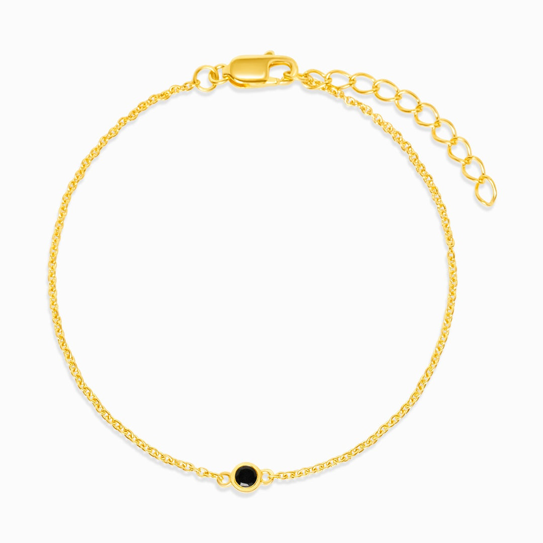 Guldarmband med svart kristall Onyx som är juli månadssten. Armband med Onyx som står för självförtroende, skydd och framgång.