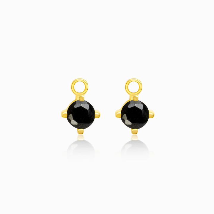 Stilrena berlocker i guld med äkta kristaller av onyx, för örhängen och hoops från Cielo Crystals, för en personlig look.