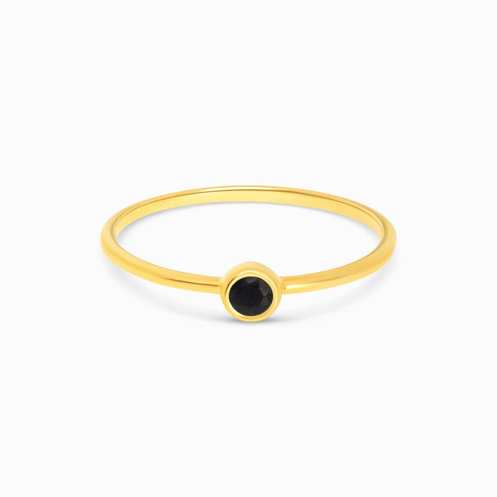 Stilren kristallring med Onyx i guld vermeil. Ring med kristall Onyx  som är en skyddande sten.