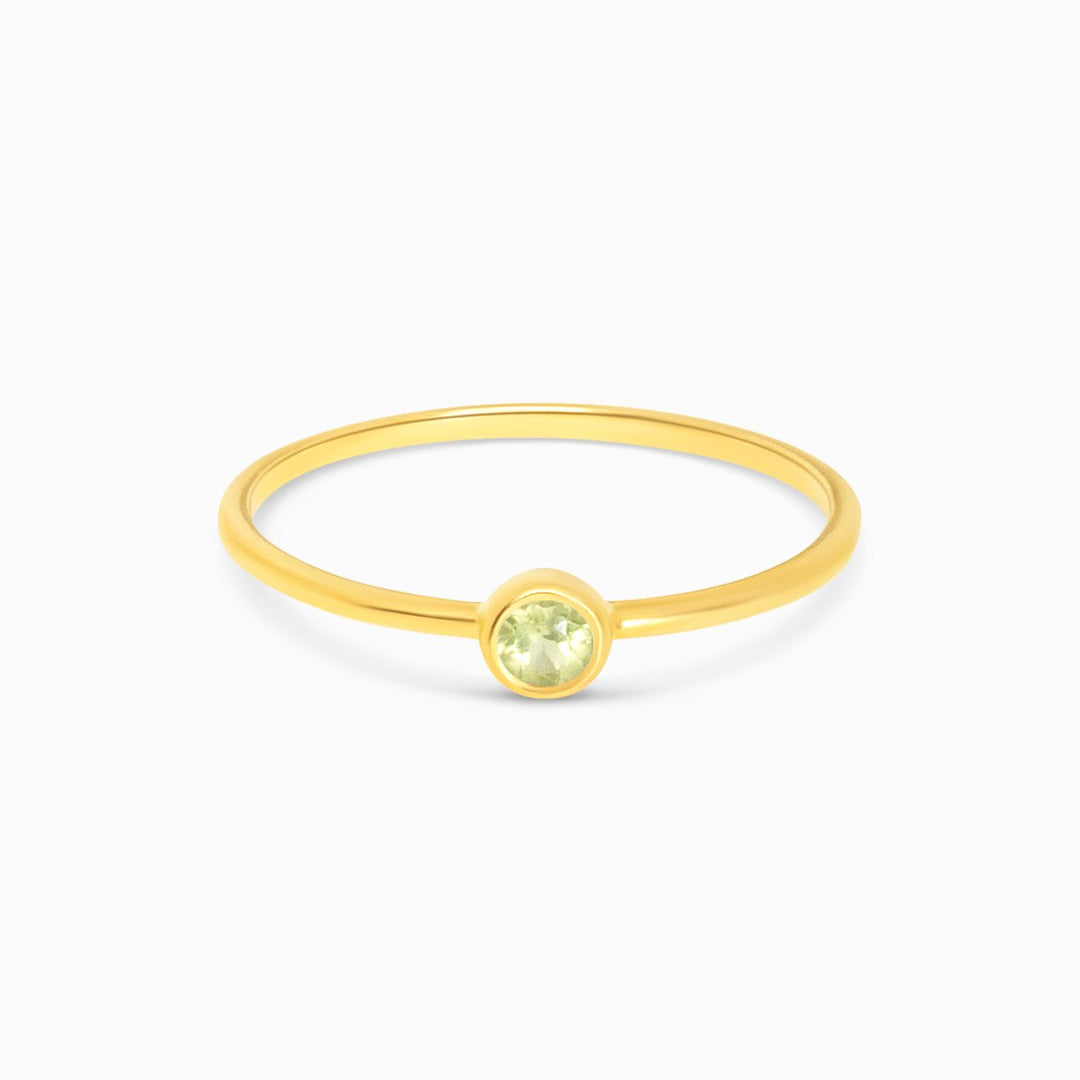 Peridot ring i guld. Stilren guldring med kristall Peridot.